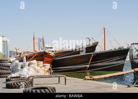 Les dhows en face de la ville de Dubaï, le creek, DUBAÏ, ÉMIRATS ARABES UNIS Banque D'Images