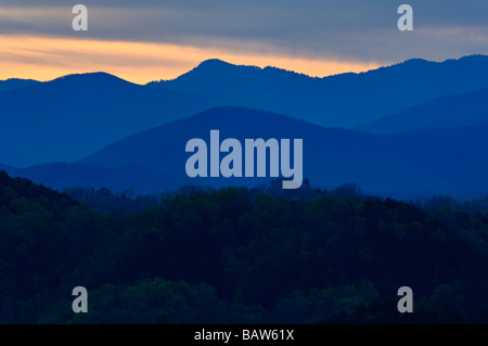 Lever du soleil depuis les contreforts Parkway dans le Great Smoky Mountains National Park Utah Banque D'Images