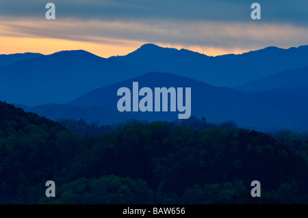 Lever du soleil depuis les contreforts Parkway dans le Great Smoky Mountains National Park Utah Banque D'Images