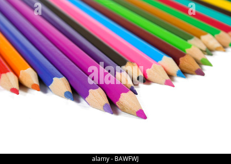 Crayons de couleur dans une rangée Banque D'Images