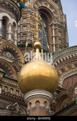 Dômes de Eglise du Sauveur sur le Sang Versé (cathédrale de la résurrection du Christ) à Saint-Pétersbourg Russie dômes Banque D'Images