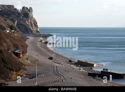 La plage de Branscombe, Devon, après avoir lavé la cargaison jusqu'à partir de la MSC Napoli Banque D'Images