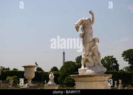 Statue dans le Jardin des Tuileries Banque D'Images