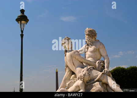 Statue dans le Jardin des Tuileries Banque D'Images