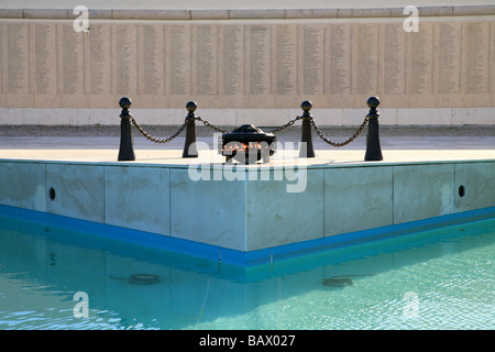 Flamme éternelle au monument aux soldats portugais que morts outre-mer à Lisbonne, Portugal dans la journée Banque D'Images