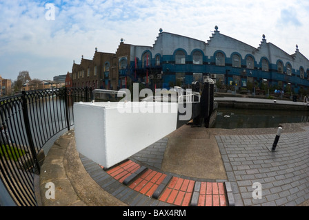 Verrouiller la porte sur le Regent's Canal Londres Banque D'Images