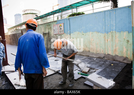 Les travailleurs de la construction à Shanghai Chine Banque D'Images