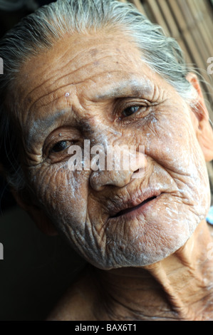 Femme âgée à Kanchanaburi Thaïlande