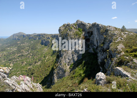 Watchtower, troglodytes Talaia de la Foradada, Sierra de la Forada, Province d'Alicante, Communauté Valencienne, Espagne Banque D'Images