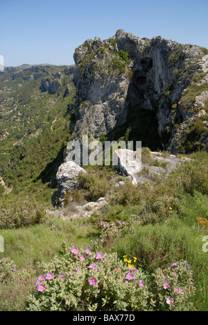 Watchtower, troglodytes Talaia de la Foradada, Sierra de la Forada, Province d'Alicante, Communauté Valencienne, Espagne Banque D'Images