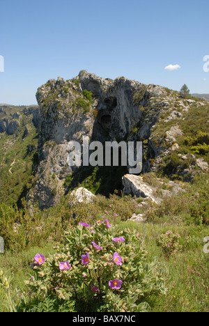 Watchtower, troglodytes Talaia de la Foradada, Sierra de la Forada, Province d'Alicante, Communauté Valencienne, Espagne Banque D'Images