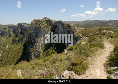 Watchtower, troglodytes Talaia de la Foradada, Sierra de la Forada, Province d'Alicante, Communauté Valencienne, Espagne Banque D'Images