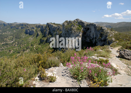 Watchtower, troglodytes Talaia de la Foradada, Sierra de la Forada, Province d'Alicante, Communauté Valencienne, Espagne Banque D'Images