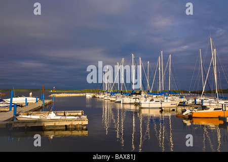 Voiliers À La Marina De Gull Harbour, Parc Provincial De L'Île Hecla, Manitoba, Canada. Banque D'Images