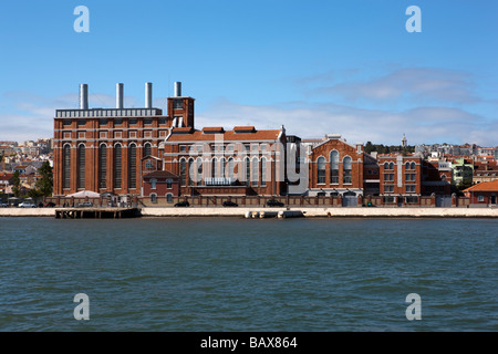 Museu da Electricidade usine vue depuis Rio Tejo. Banque D'Images