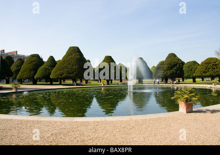 La grande fontaine Jardin Hampton Court Palace Hampton Court Londres Angleterre Banque D'Images