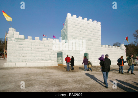 Palais de glace au carnaval d'hiver annuel Saranac Lake Adirondacks New York Banque D'Images