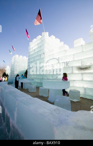 Palais de glace au carnaval d'hiver annuel Saranac Lake Adirondacks New York Banque D'Images