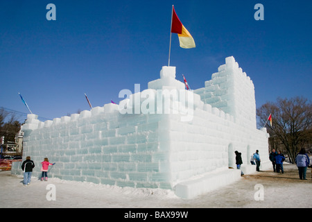 Palais de glace au carnaval d'hiver annuel Saranac Lake Adirondacks New York Banque D'Images