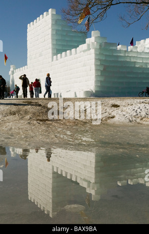 Palais de glace au carnaval d'hiver annuel Saranac Lake Adirondacks New York Banque D'Images