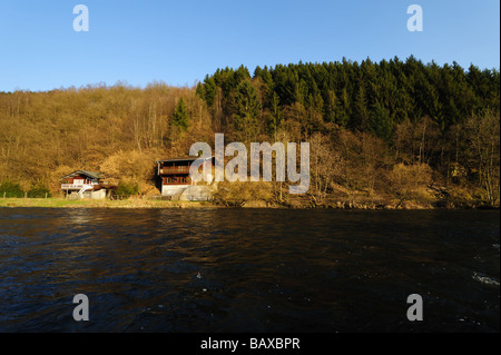 Maisons au bord de l'ourthe Maboge en Ardenne Belgique Banque D'Images