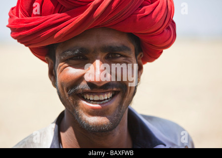 Berger Rajput portant Turban dans le Rajasthan en Inde Banque D'Images