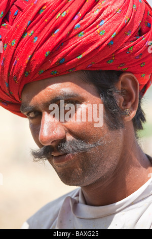 Berger Rajput portant Turban dans le Rajasthan en Inde Banque D'Images