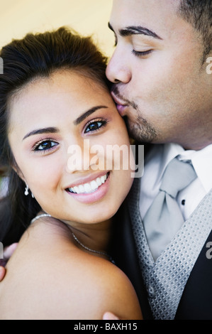 Multi-ethnic couple hugging Banque D'Images