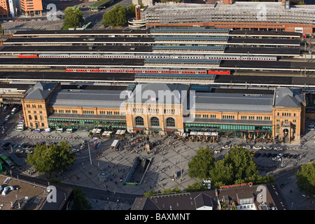 Photo aérienne de la gare principale de Hanovre et Square et rue piétonne, Basse-Saxe, Allemagne Banque D'Images