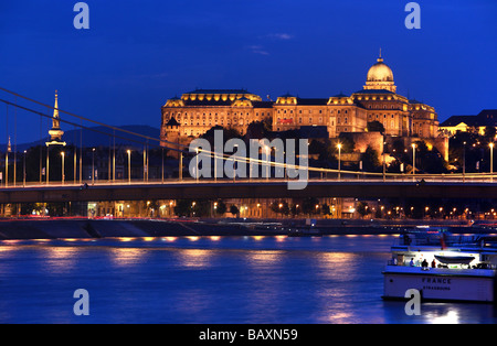 Le Danube, Elizabeth Bridge et du quartier du château, Budapest, Hongrie Banque D'Images