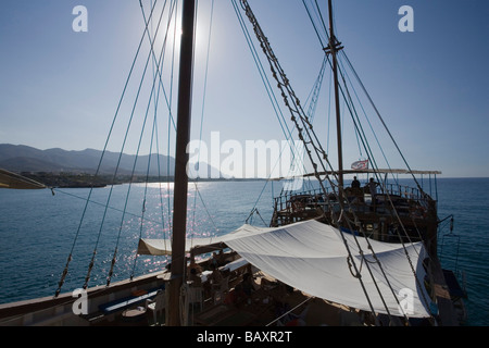 Voyage en bateau pirate Neptun, par Kaleidoskop Turizm, et la côte, Kyrenia, Girne, Chypre Banque D'Images