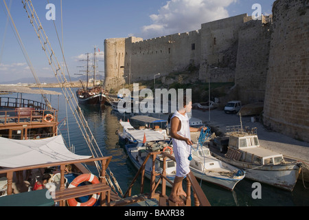 Voyage en bateau pirate Neptun, par Kaleidoskop Turizm, et le port, Kyrenia, Girne, Chypre Banque D'Images