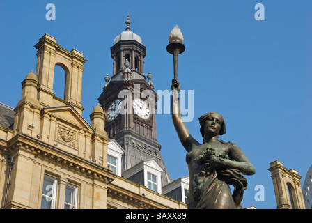 L'un des huit sculptures nymphe dans City Square, Leeds, West Yorkshire, Angleterre Banque D'Images