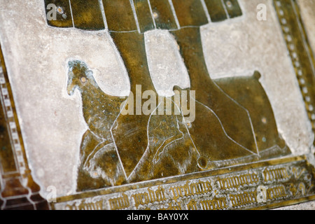 Les laitons médiévale de laine marchands dans l'église de laine de St-Pierre et St.Paul, Northleach, Gloucestershire, Royaume-Uni Banque D'Images