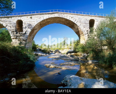 Pont Julien, pont de pierre romain, Calavon, près de Bonnieux, près de Apt, vallée du Luberon, Vaucluse, Provence, France, Europe Banque D'Images