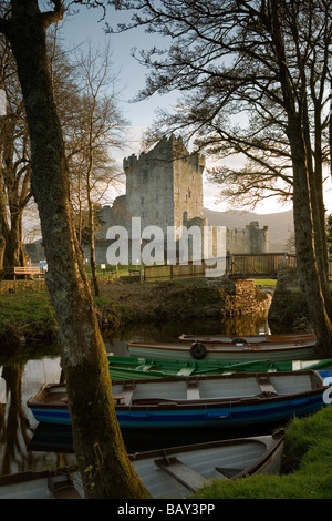 Le Château de Ross à Lough Leane, près de Parc National de Killarney, comté de Kerry, Irlande, Europe Banque D'Images