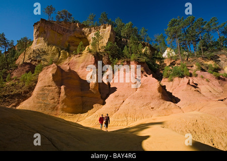 Carrière d'ocre à la lumière du soleil, Roussillon, Vaucluse, Provence, France Banque D'Images