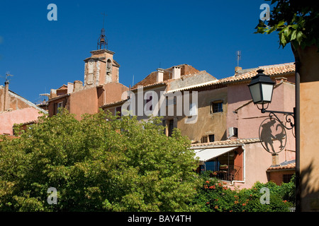 Le village Roussillon, Vaucluse, Provence, France Banque D'Images