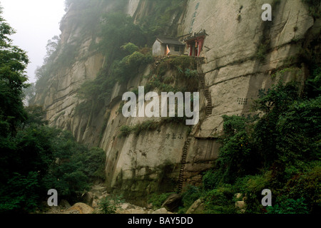 Hermitage, petite maison à un rocher, Hua Shan, province de Shaanxi, China, Asia Banque D'Images