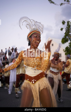 Les femmes à danser au carnaval, le moule, Grande-Terre, Guadeloupe Banque D'Images