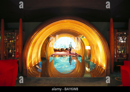 Vue de l'intérieur du restaurant à Al Mahara hôtel Burj Al Arab, Dubaï, Émirats Arabes Unis Banque D'Images