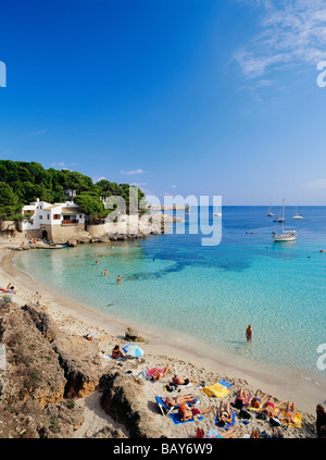 De Cala Gat, Beachlife, près de la ville de Cala Ratjada, Mallorca, Majorque, Îles Baléares, Mer Méditerranée, Espagne Banque D'Images