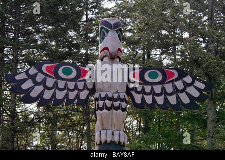 Totem sculpté à Butchart Gardens Victoria British Columbia Canada Banque D'Images