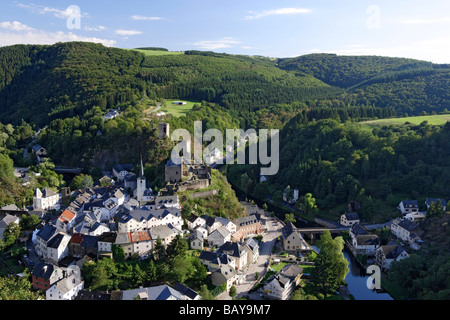 Le village de Esch-sur-Sûre, Wiltz, Luxembourg Banque D'Images