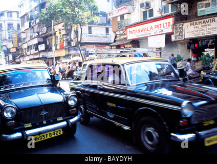 Scène de rue Mumbai, Bombay Taxi Les taxis Banque D'Images