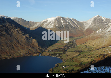 Lumière du soir sur et Wastwater Wasdale Head entouré par les collines de Kirk est tombé Grand Gable et Lingmell. Banque D'Images