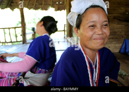 Les femmes Akha maeram village tribal près de Chiang Mai Thaïlande Banque D'Images