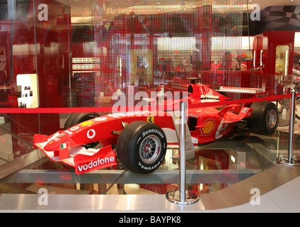 F1 voiture sur afficher dans Ferrari Store de Regent Street, Londres Banque D'Images