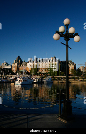 L'hôtel The Fairmont Empress dans le port intérieur de Victoria, Victoria, Colombie-Britannique, Canada. Banque D'Images