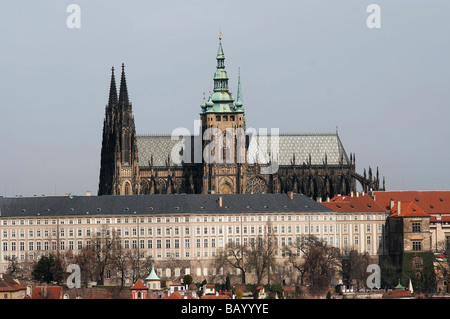 Hradcany - Cathédrale de Saint Vit dans le château de Prague, le couronnement cathédrale des souverains de Bohême Banque D'Images